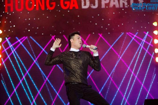 Dương Triệu Vũ nén cơn đau để chiều lòng khán giả