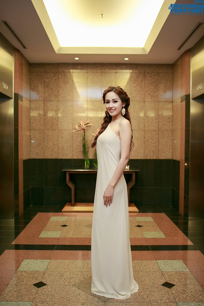 Mai Phương Thuý hội ngộ á hậu Dương Tú Anh tại Hà Nội