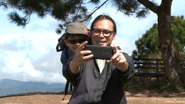 Hoàng Bách nghiêm khắc yêu cầu con trai dừng cuộc chơi