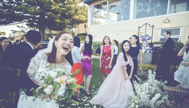 “Tiểu Châu Tấn” rạng ngời hạnh phúc trong ngày cưới