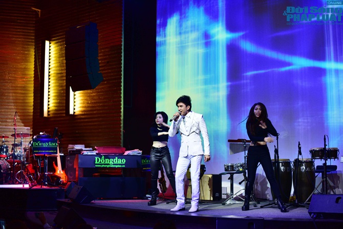 Văn Mai Hương cùng Đàm Vĩnh Hưng hát ủng hộ Duy Nhân