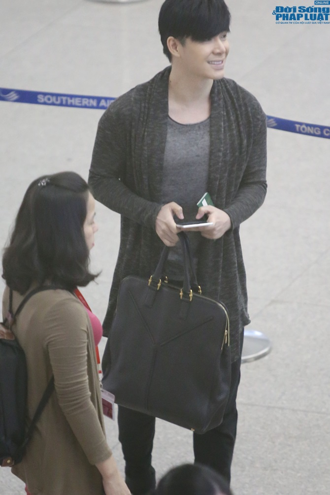 Nathan lee sốt cao vẫn đi lưu diễn Châu Âu