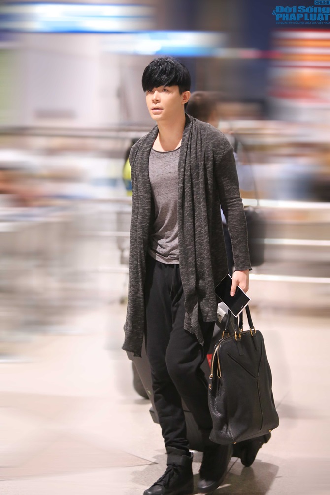 Nathan lee sốt cao vẫn đi lưu diễn Châu Âu