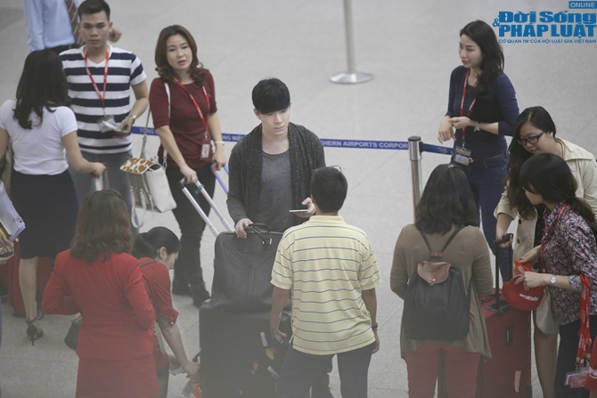 Nathan lee sốt cao vẫn đi lưu diễn Châu Âu