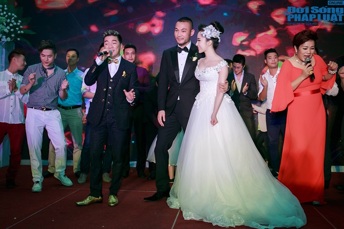 Doãn Tuấn hôn Quỳnh Nga say đắm trong ngày cưới