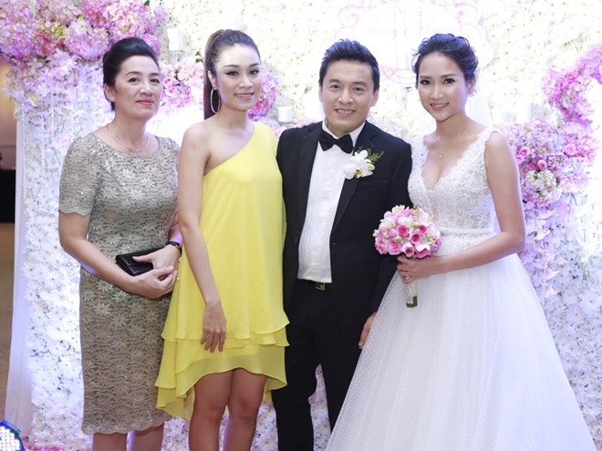 Lam Trường rạng ngời hạnh phúc bên cô dâu Yến Phương