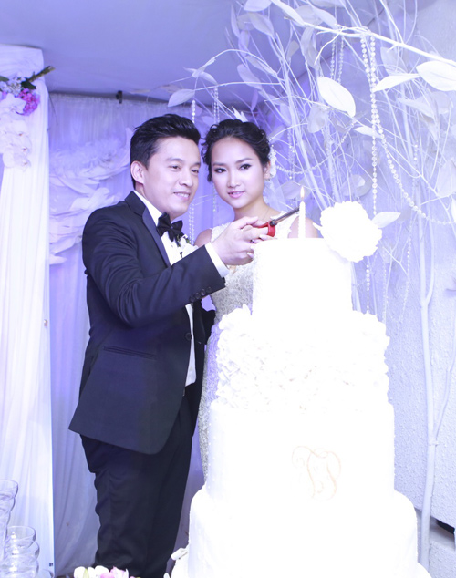 Lam Trường rạng ngời hạnh phúc bên cô dâu Yến Phương