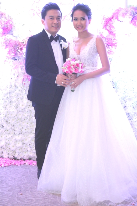 Lam Trường rạng ngời hạnh phúc bên cô dâu Yến Phương