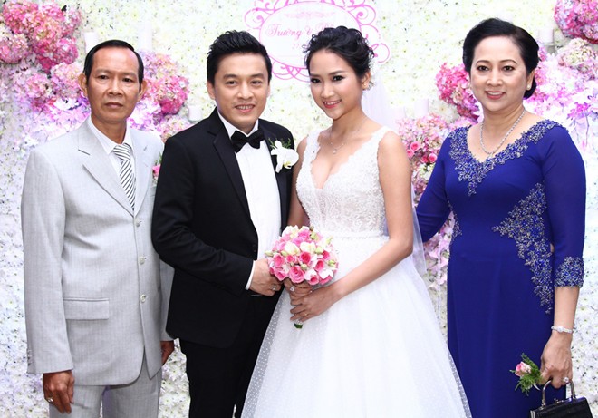 Lam Trường rạng ngời hạnh phúc bên cô dâu Yến Phương