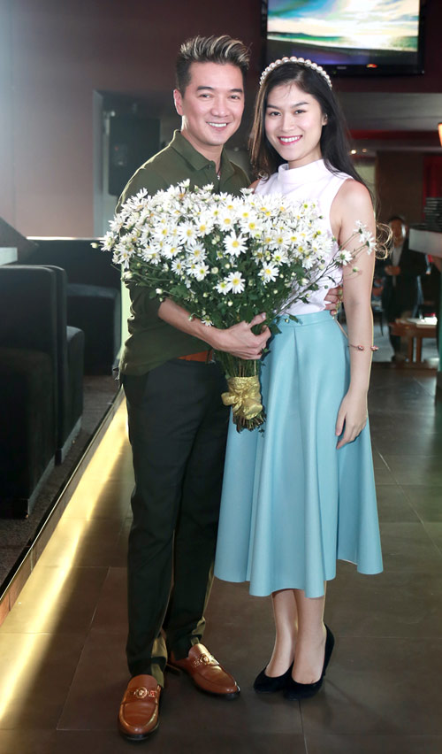 Đàm Vĩnh Hưng mang siêu xe mạ vàng 40 tỷ lên sân khấu