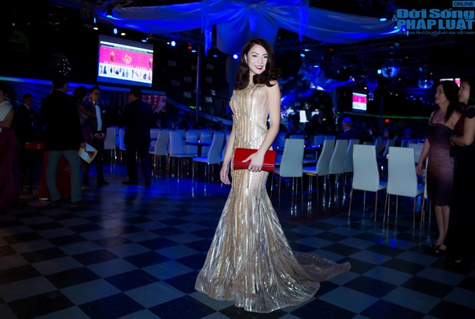 Hoa hậu Jennifer chung khoe em gái trong một sự kiện từ thiện