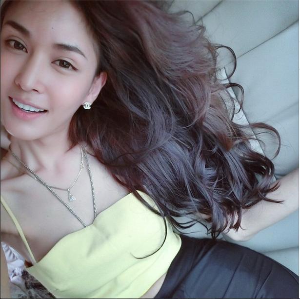 Ngắm vẻ đẹp của mỹ nhân chuyển giới Lào