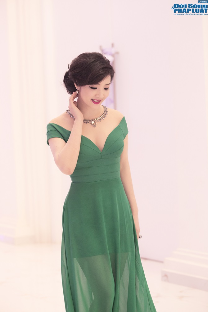 Hoa hậu Giáng My khoe sắc đẹp vạn người mê