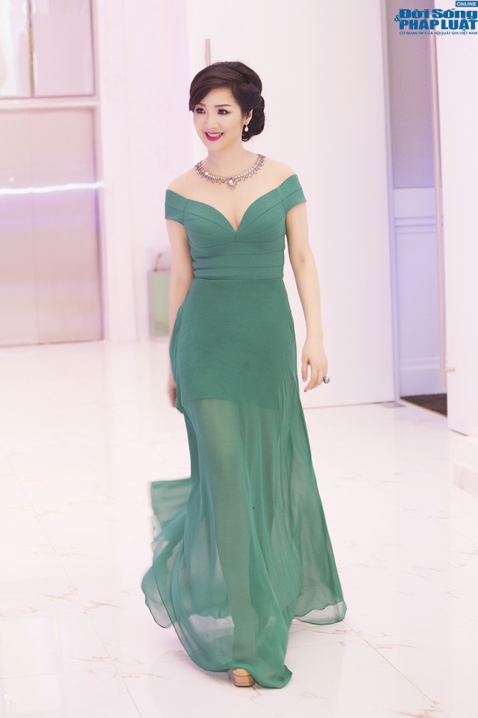 Hoa hậu Giáng My khoe sắc đẹp vạn người mê