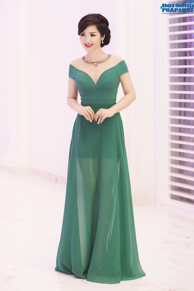 Hoa hậu Giáng My khoe sắc đẹp vạn người mê