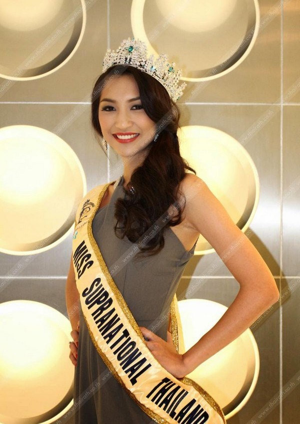 Những hoa hậu bất ngờ trả vương miện Những hoa hậu bất ngờ trả vương miện