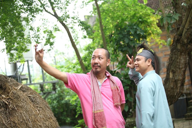 Hài Tết 2015: Hé lộ hình ảnh hậu trường hài hước của Xuân Bắc, Tự