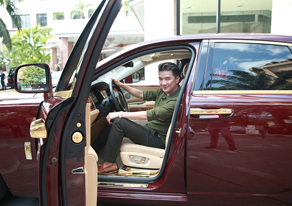 Ngắm xe hơi mạ vàng 40 tỷ của Mr Đàm