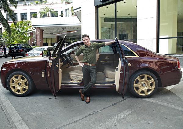 Ngắm xe hơi mạ vàng 40 tỷ của Mr Đàm