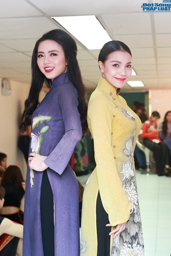  Trà Ngọc Hằng tự lái xế bạc tỉ, mặc ton sur ton Vũ Hoàng Điệp đi