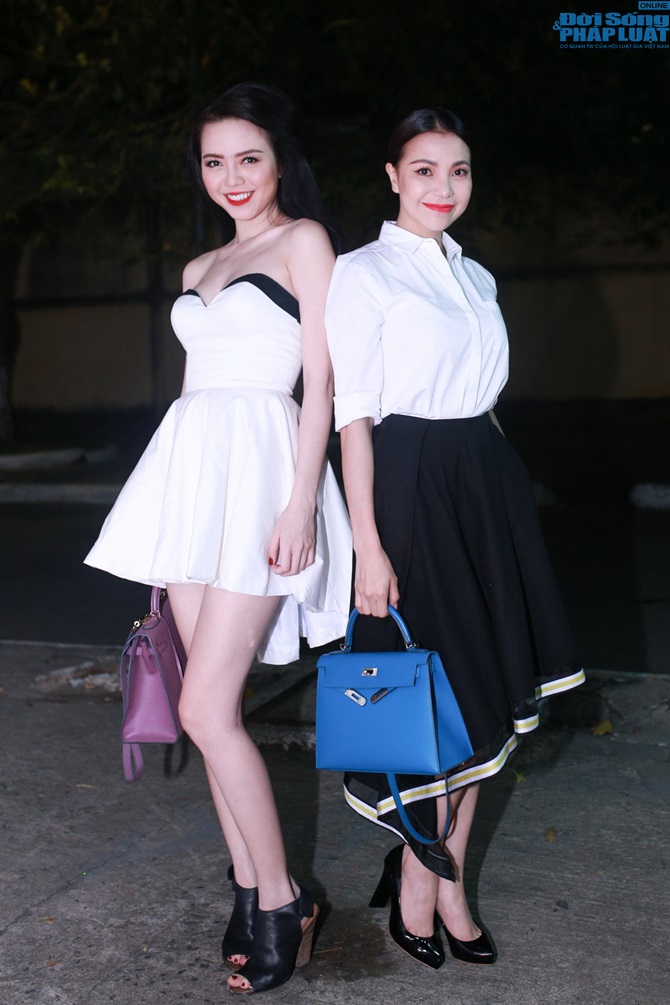  Trà Ngọc Hằng tự lái xế bạc tỉ, mặc ton sur ton Vũ Hoàng Điệp đi