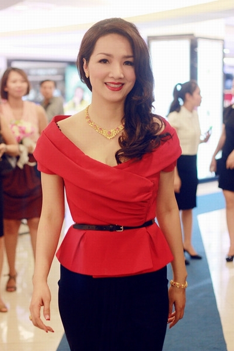 Giáng My – Vẻ đẹp không tuổi của showbiz Việt
