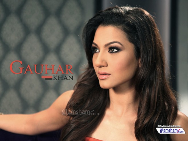 Nữ diễn viên bị hành hung trên truyền hình vì quá hở hang Nữ diễn viên bị hành hung trên truyền hình vì quá hở hang