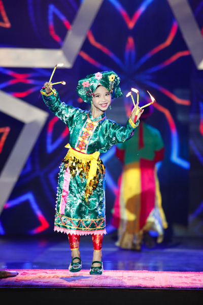 “Cậu bé Thị Mầu” hát lại “Cô đôi thượng ngàn” của Thiện Nhân