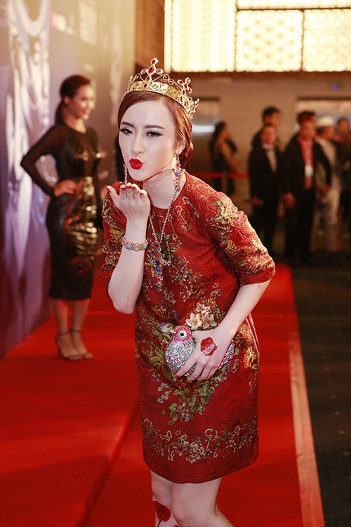 Sơn Tùng M-TP, Angle Phương Trinh độc và lạ trên thảm đỏ Sơn Tùng M-TP, Angle Phương Trinh độc và lạ trên thảm đỏ