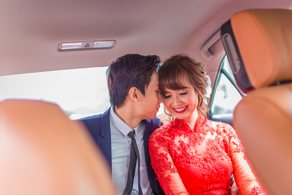 Huyền Lizzie xinh đẹp rạng ngời trong lễ ăn hỏi