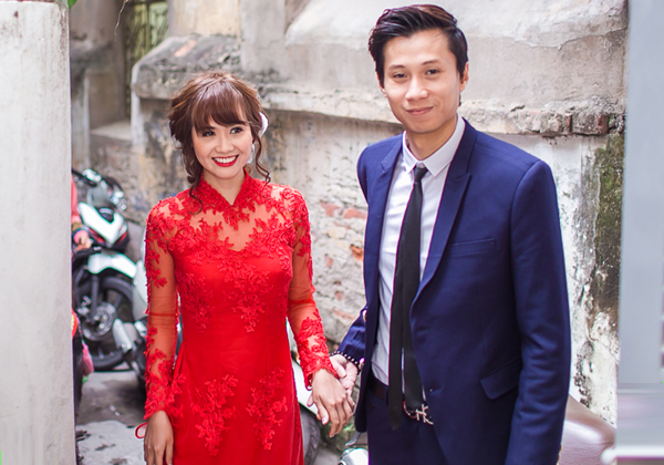 Huyền Lizzie xinh đẹp rạng ngời trong lễ ăn hỏi