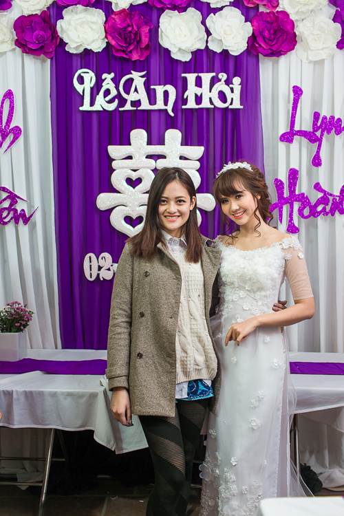 Huyền Lizzie xinh đẹp rạng ngời trong lễ ăn hỏi