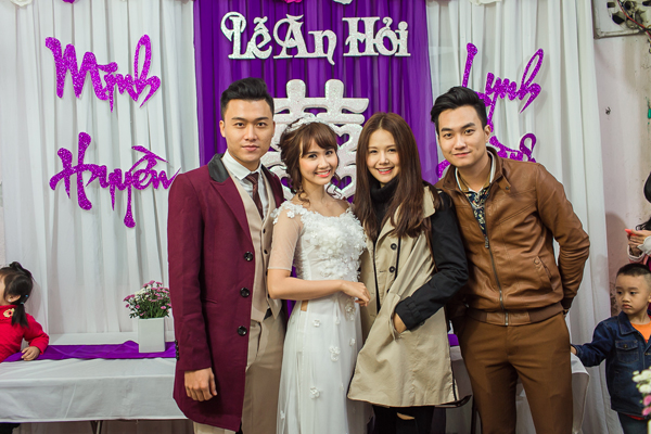 Huyền Lizzie xinh đẹp rạng ngời trong lễ ăn hỏi