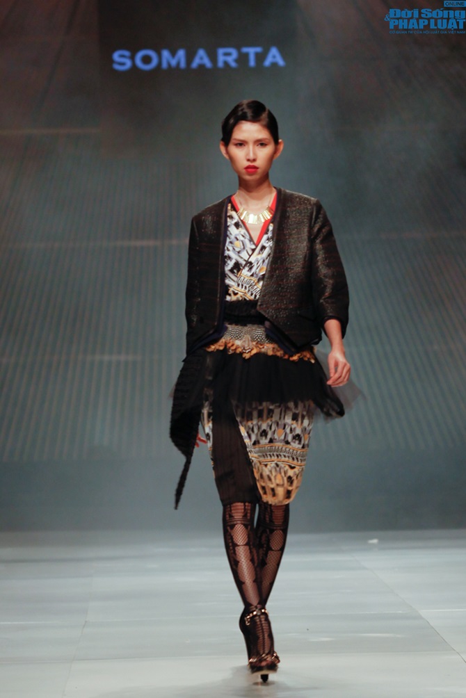 Cô gái bị chê vô lễ của Next Top Model làm vedette show của NTK N