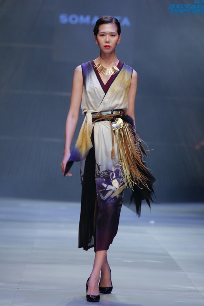 Cô gái bị chê vô lễ của Next Top Model làm vedette show của NTK N