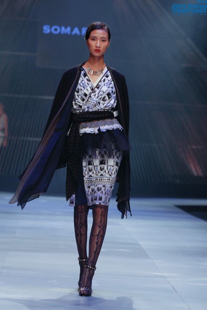 Cô gái bị chê vô lễ của Next Top Model làm vedette show của NTK N