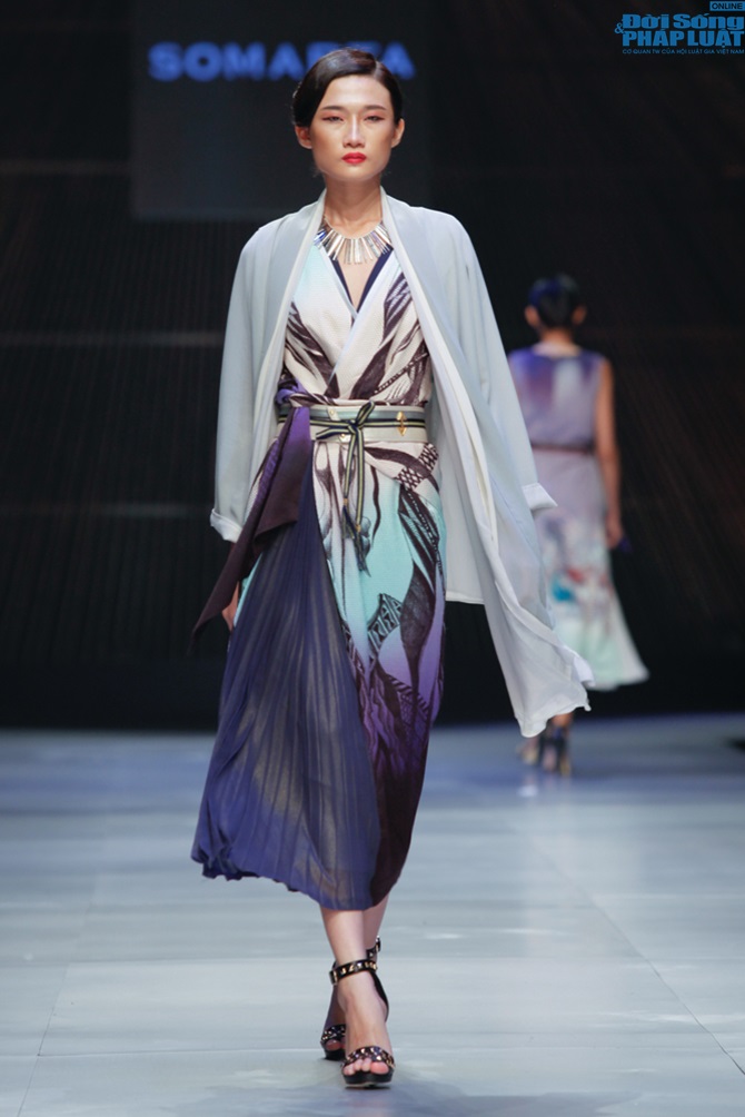 Cô gái bị chê vô lễ của Next Top Model làm vedette show của NTK N