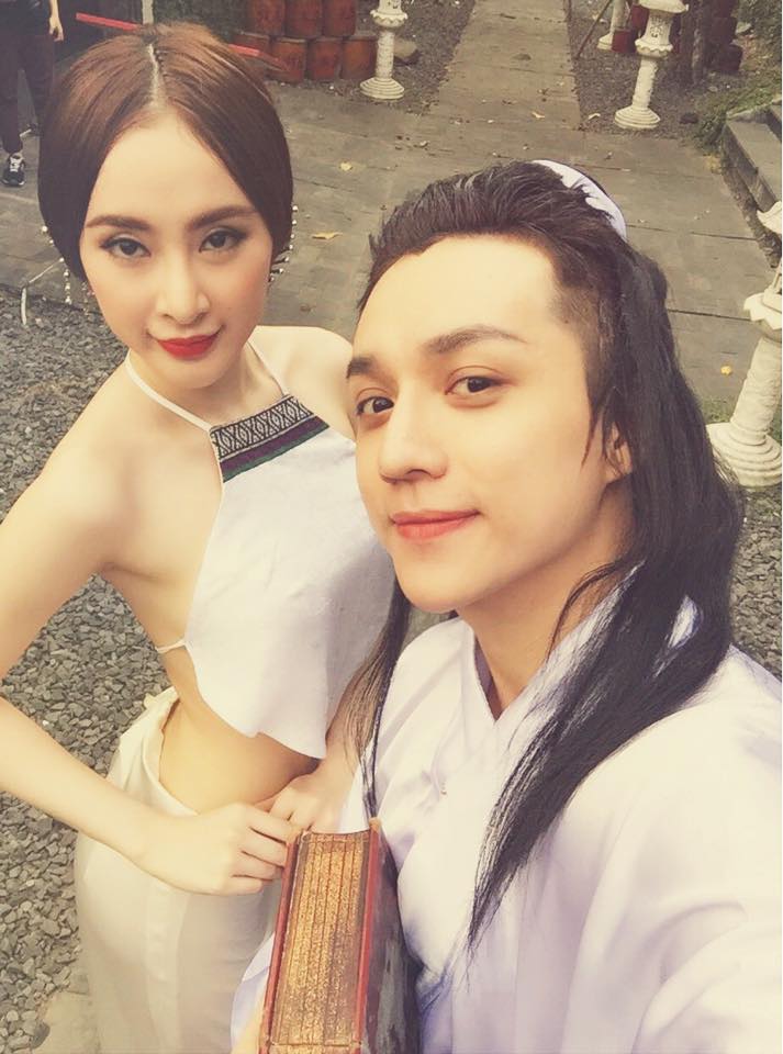 Angela Phương Trinh gợi cảm với áo yếm