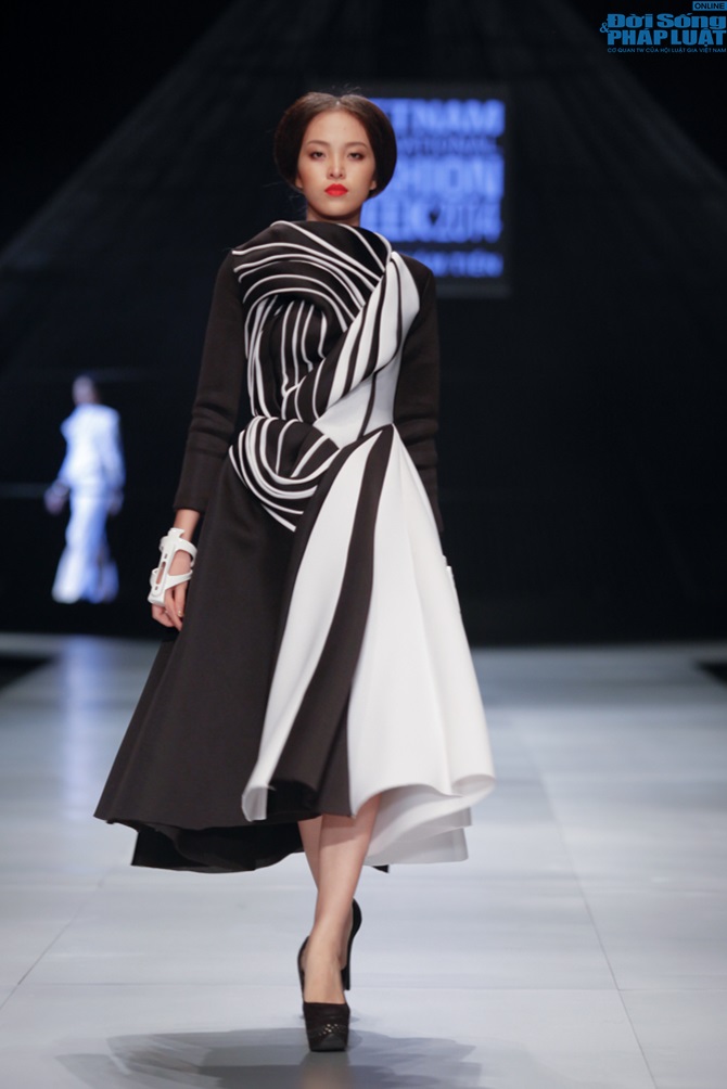 Khán giả choáng với phần tái xuất tuyệt vời của Lý Giám Tiền