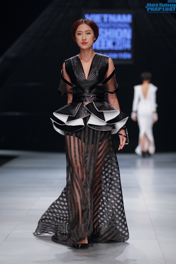 Khán giả choáng với phần tái xuất tuyệt vời của Lý Giám Tiền