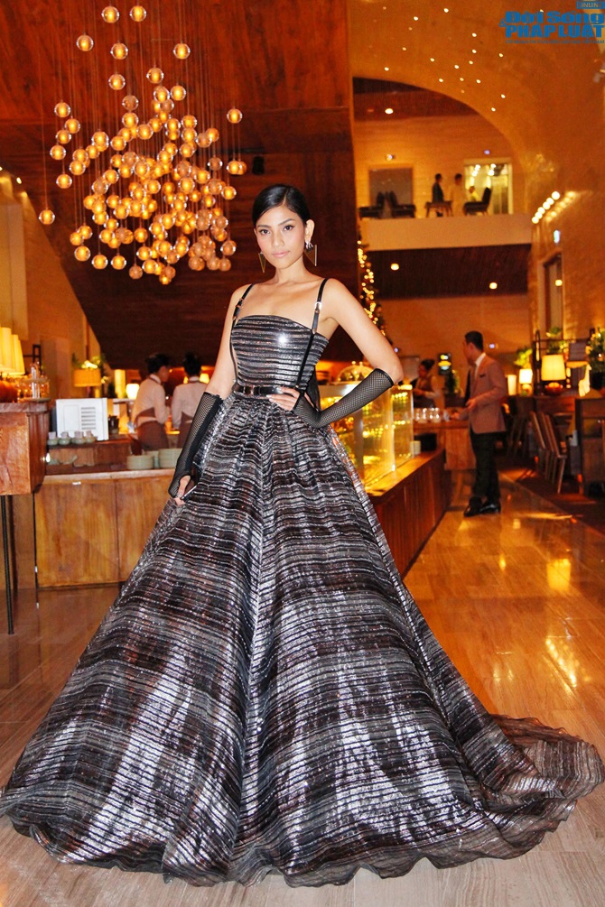  “Mỹ nhân ăn chay hấp dẫn nhất châu Á” diện đầm khủng 