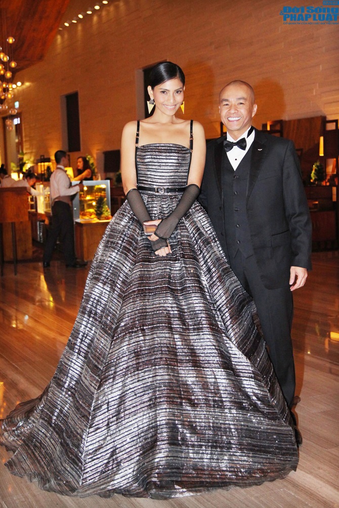  “Mỹ nhân ăn chay hấp dẫn nhất châu Á” diện đầm khủng 