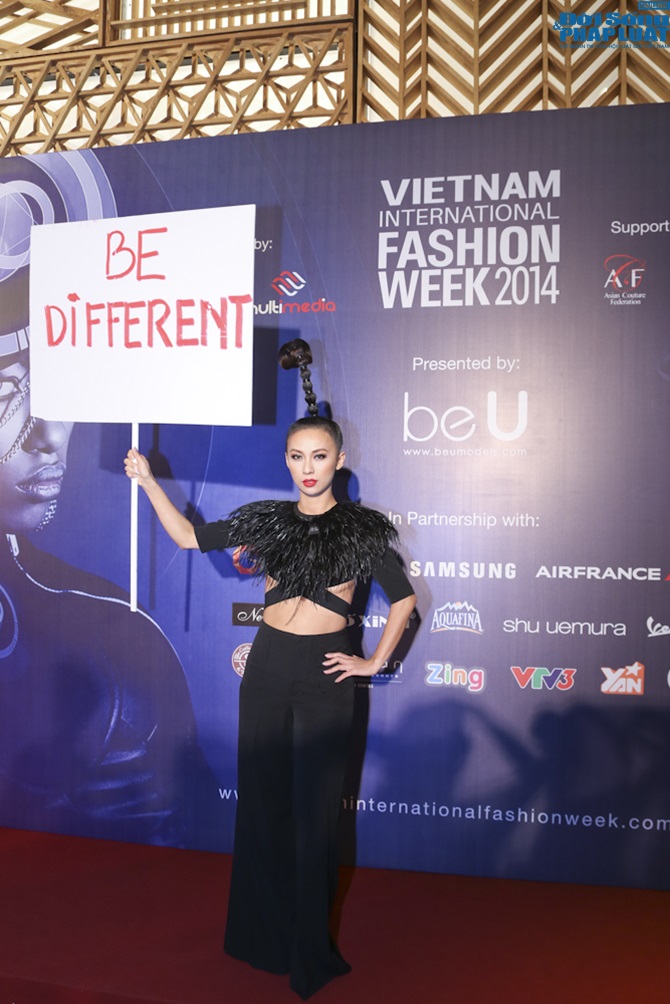 Rừng sao Việt trên thảm đỏ ngày bế mạc Tuần lễ thời trang quốc tế