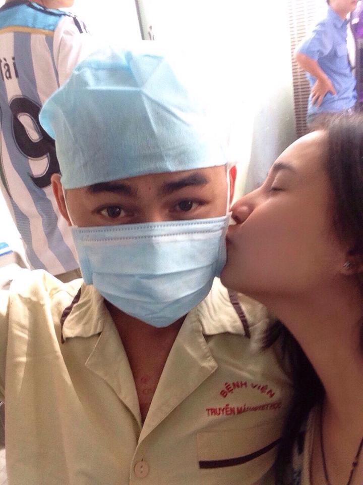 Duy Nhân gặp vợ 10 phút sau 1 tháng xa cách