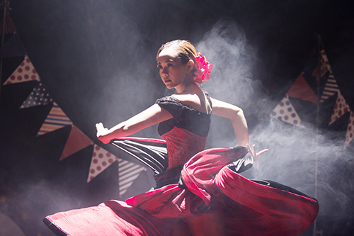 Minh Hằng hóa vũ công nóng bỏng trong MV mới