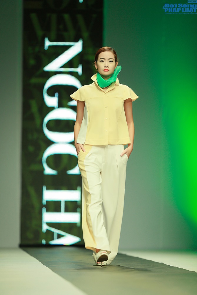 Ngọc Hân tất bất ra mắt BST xuân hè 2015