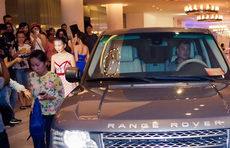 Dàn Sao Việt sở hữu xe Ranger Rover đắt tiền