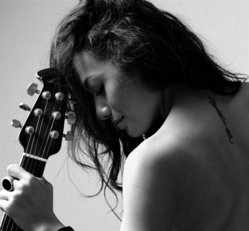 Mỹ nhân việt khoe lưng trần với hình xăm gợi cảm Mỹ nhân việt khoe lưng trần với hình xăm gợi cảm