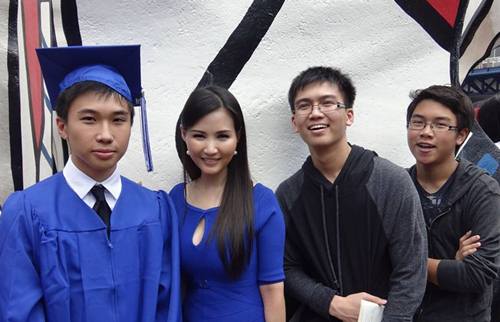 HH quý bà Sonya Sương Đặng 