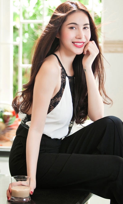 Hé lộ chiều cao thật của mỹ nhân Việt Hé lộ chiều cao thật của mỹ nhân Việt